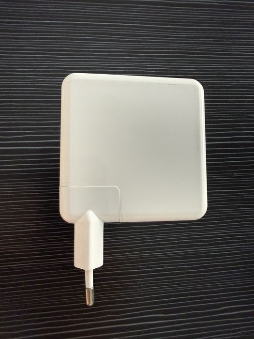APPLE 61W USB-C Power Adapter