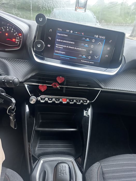 Peugeot 208 ano 2022