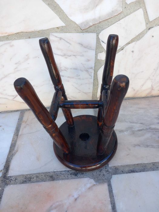 Banquinho de Ordenha Rústico em Madeira Maciça