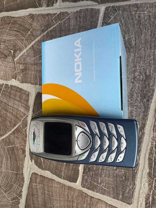 Nokia 6100 — легендарный компактный телефон (новый фин)