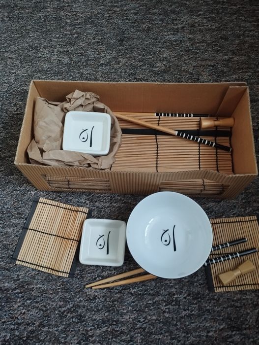 Набір посуду для суші