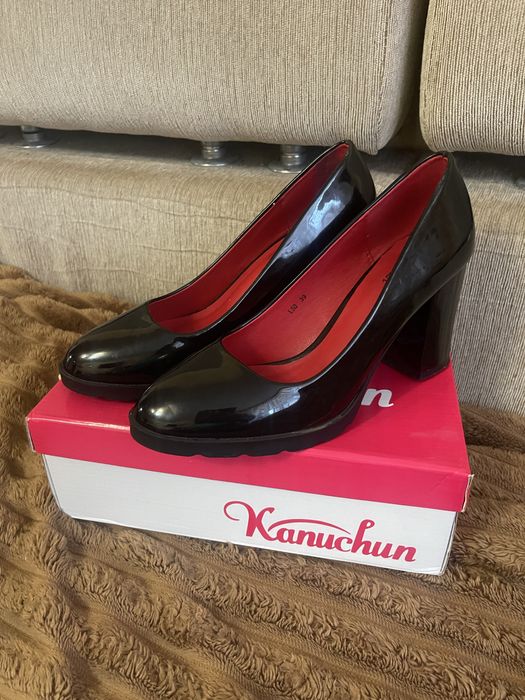 Туфлі  лаковані 38 розмір