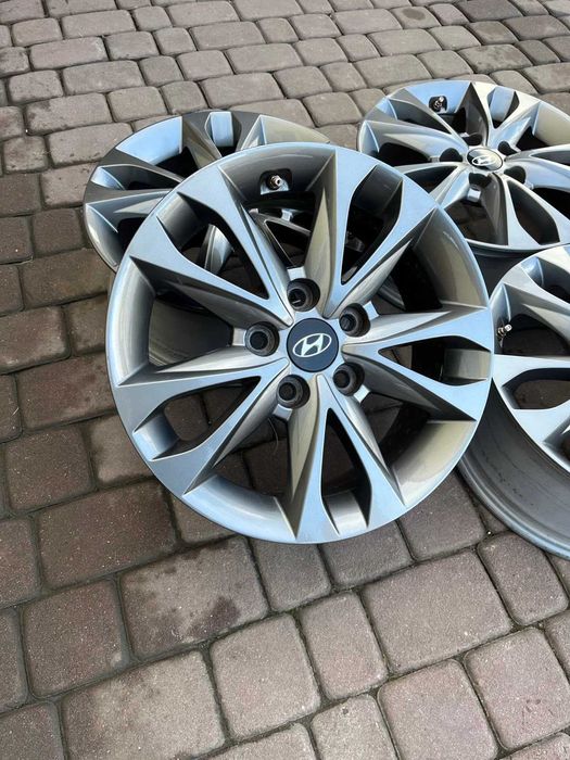 Oryginalne alufelgi Hyundai 5x114,3 16 cali Czujniki Tucson IX35