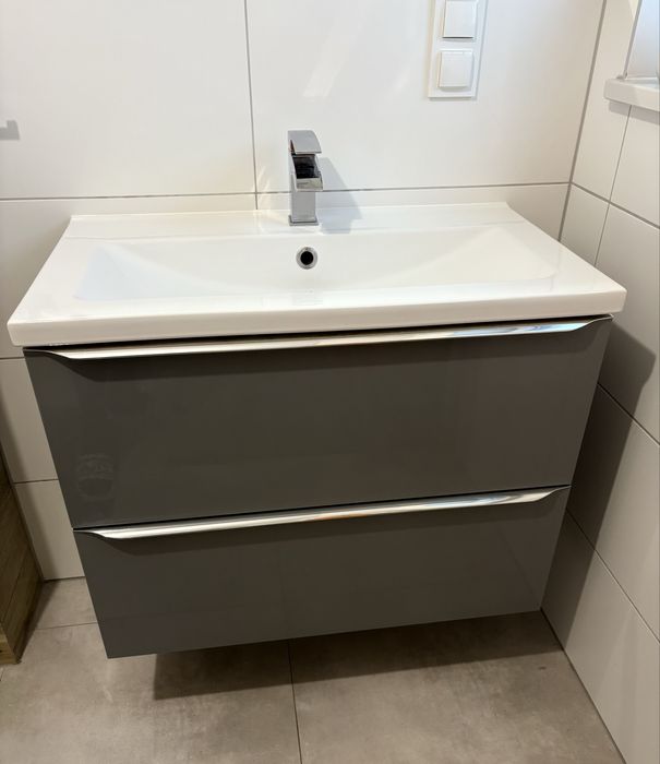 Szafka łazienkowa z umywalką wisząca 80x45