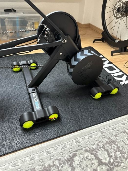 Nóżki pod Wahoo Kickr Core V2 + nóżka pod ramę Zwift Ride