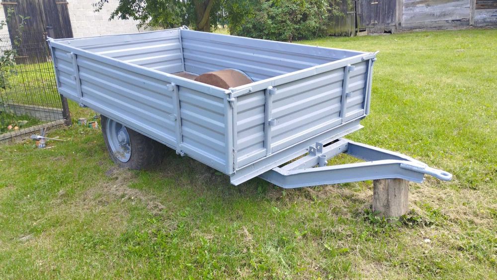 Przyczepa rolnicza wywrot