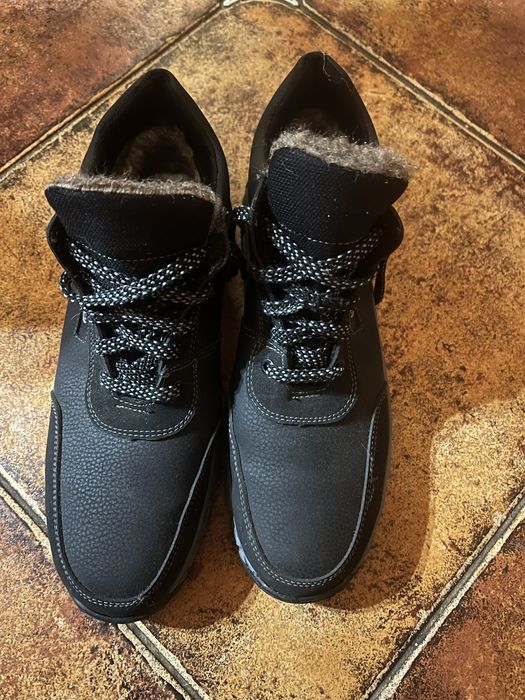 Продам чоловічі,зимні черевики