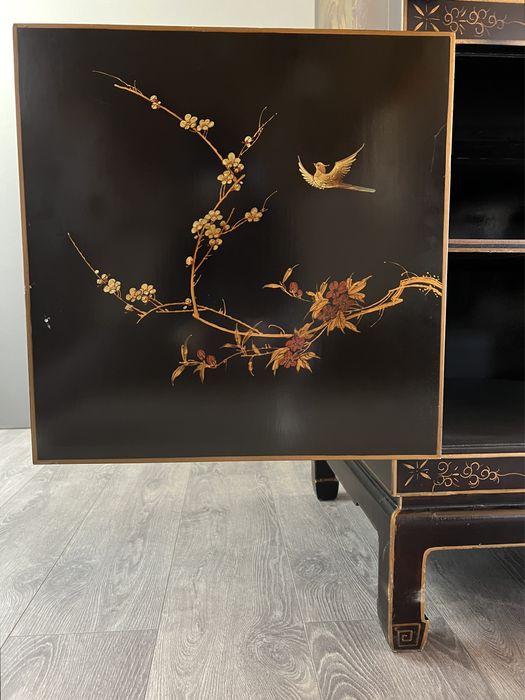 Вінтажна шафа в стилі Шинуазрі