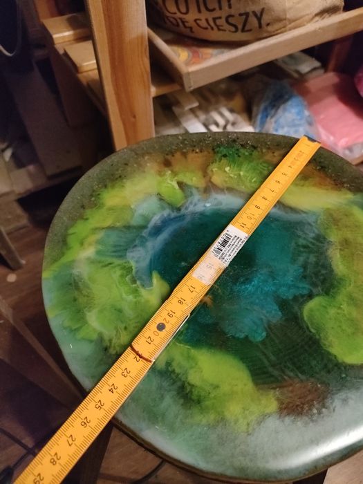 Taboret z żywicą ekspozydową