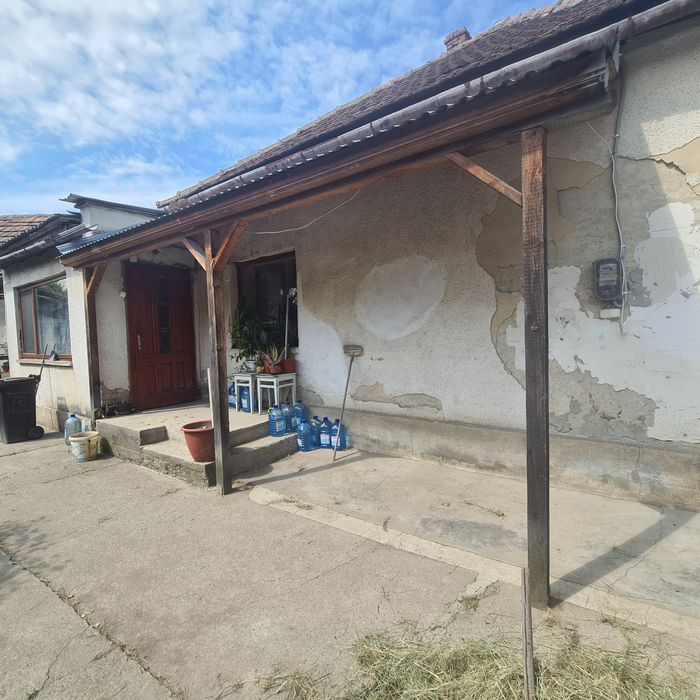 Продається 4-ьох кімнатний будинок в м.Берегове