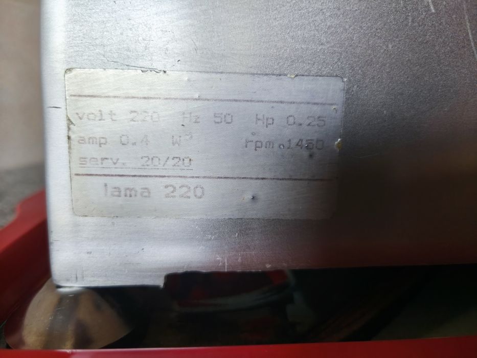 Máquina de cortar charcutaria - Lama 220