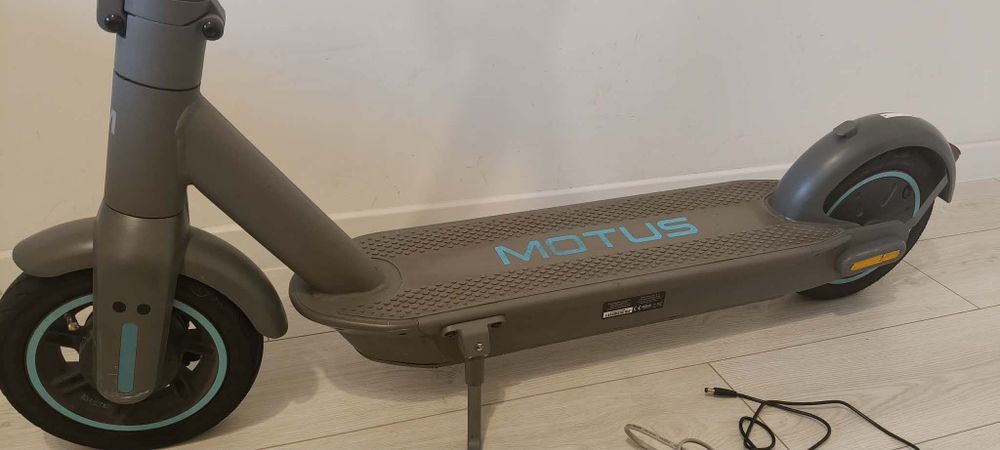 Hulajnoga elektryczna MOTUS Scooty 10