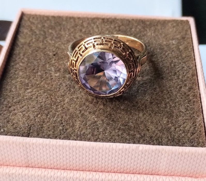 Złoty pierścionek Warmet wzór grecki z aleksandrytem. PRL.