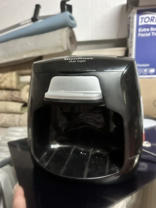 Cafeteira preta e prateada