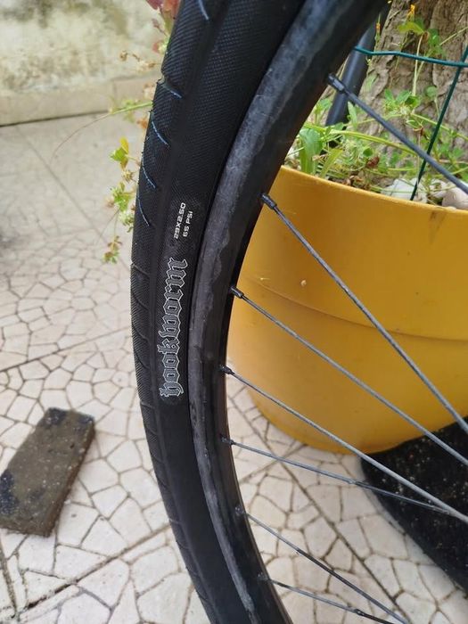 Trek Marlin 6 (Tamanho M/L) – Muito Estimada + Extras (Maxxis Hookworm)