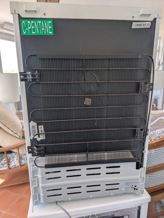 Frigorífico pequeno Indesit modelo TFAA 10
