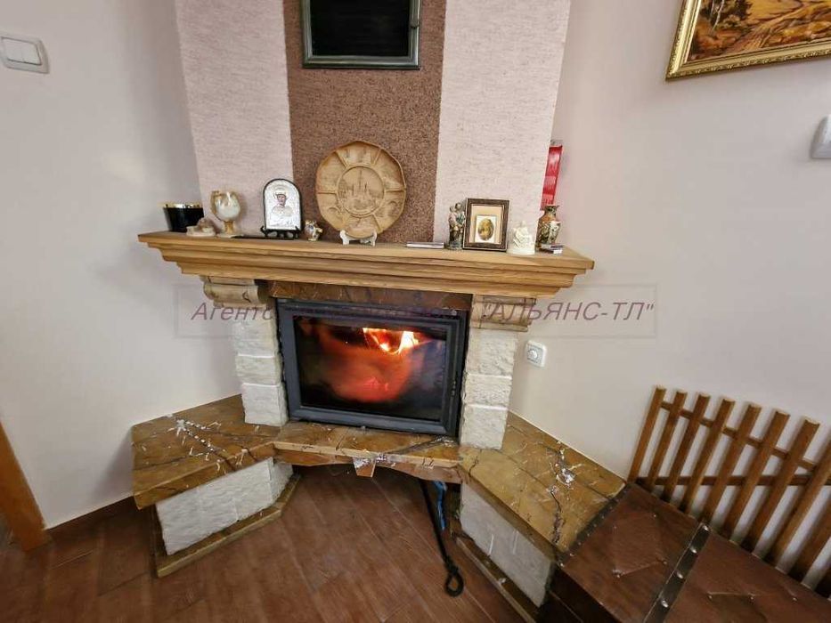 Будинок поряд з Ужгородом