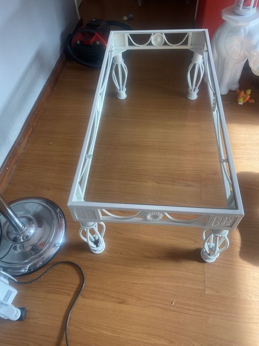 Mesa de apoio com vidro como nova