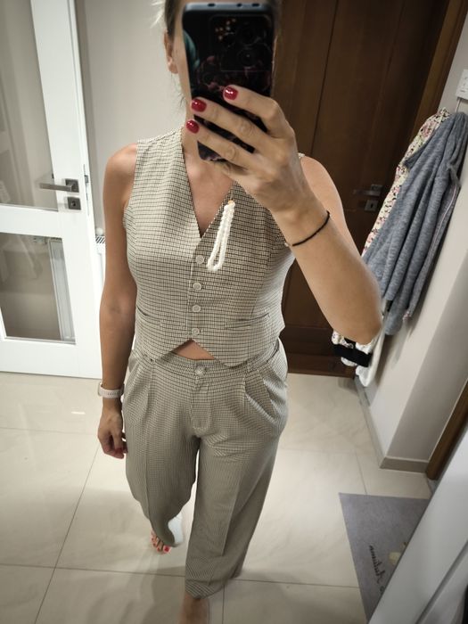 Garnitur w kratę z kamizelką