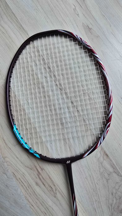 rakieta yonex astrox 100zz 3UG5