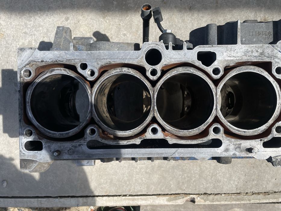 Блок двигуна VW Golf 1.6 8V (IV)