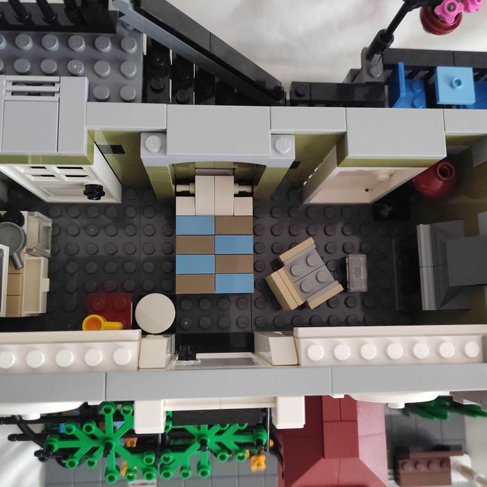 LEGO Parisian Restaurant USADO - 10243