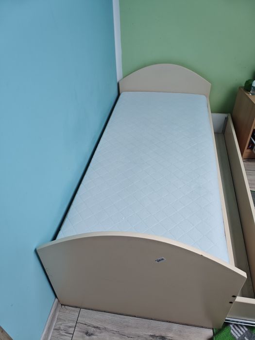 Łóżko      dziecięce