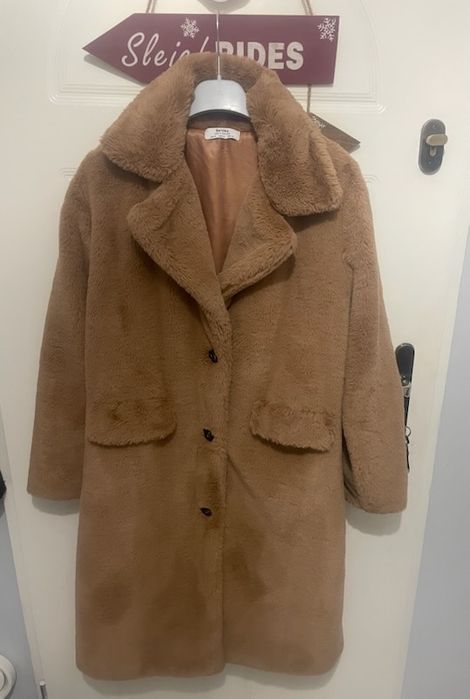 Płaszcz damski pluszowy zimowy Camel Bershka M