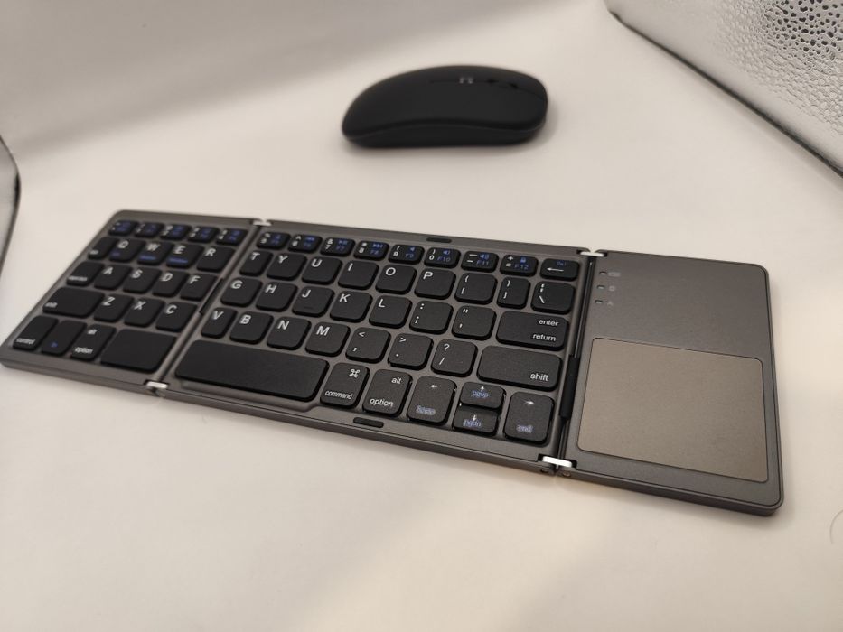 Pack Bluetooth: Teclado Dobrável c/ Touchpad + Rato Sem Fios