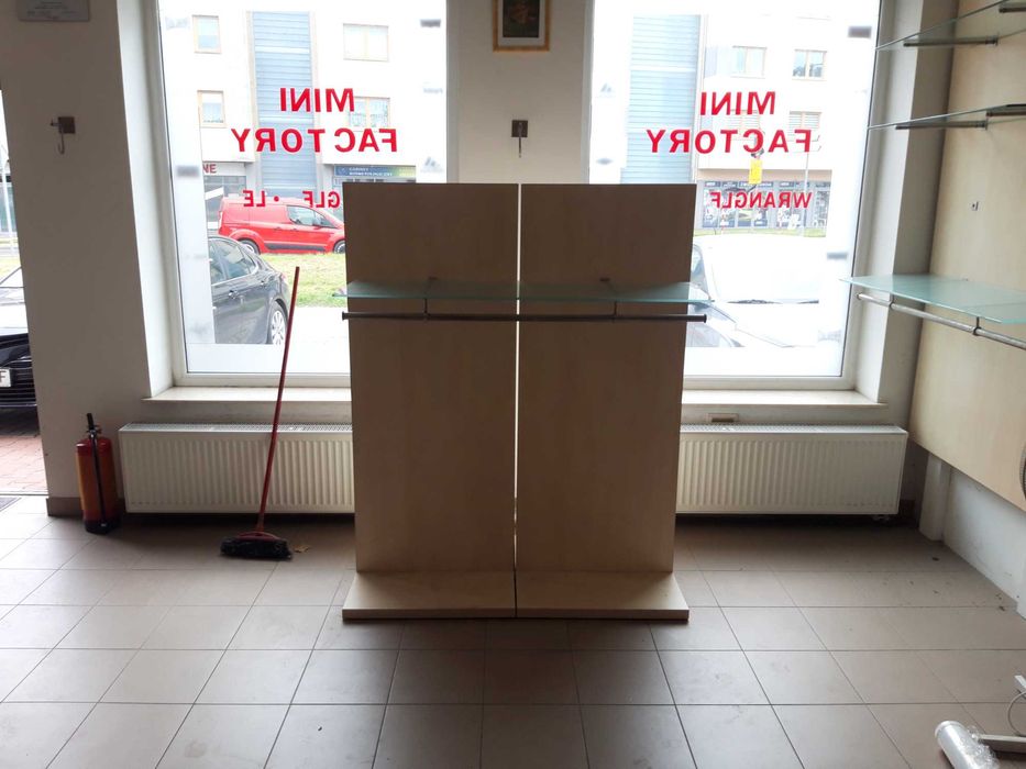 Zestaw mebli sklepowych