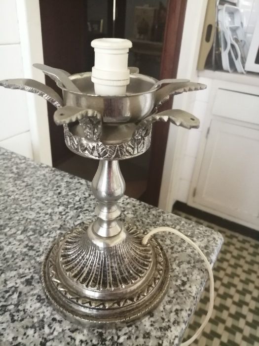 Candeeiro mesa, pé ferro trabalhado64729764348163121