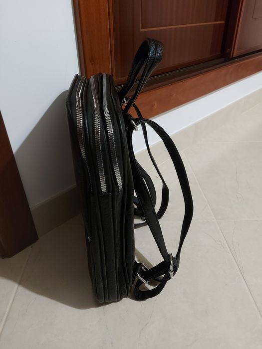 Mochila em pele sintetica