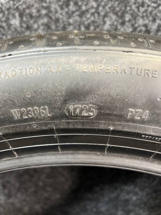 Pirelli 245/45R19 P Zero
