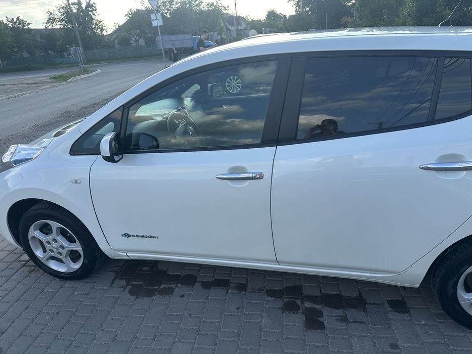 Продам Nissan Leaf