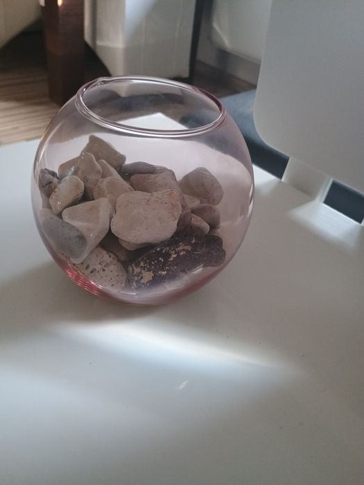 Kompozycja kula z kamieniami