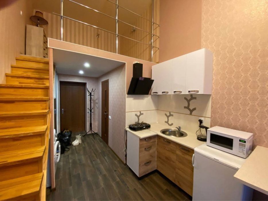 Сдам Двух Уровневую Гостинку с Балконом 3 мин до метро Спортивная