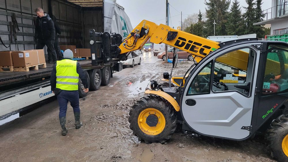 Ładowarka teleskopowa z operatorem manitka rozładunki usługa wynajem