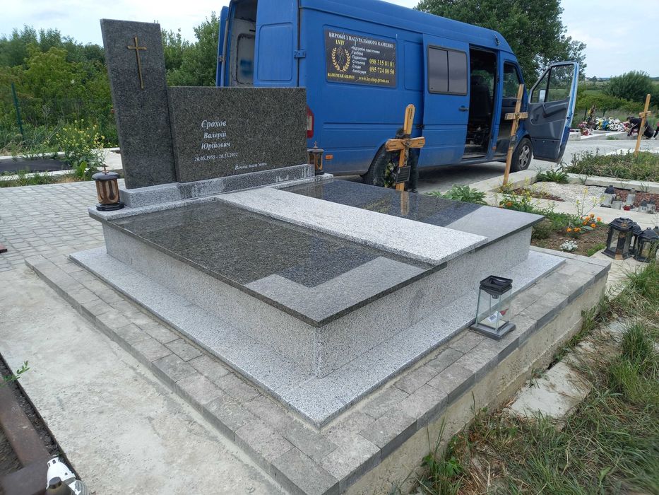 Подвійні пам'ятники з граніту
