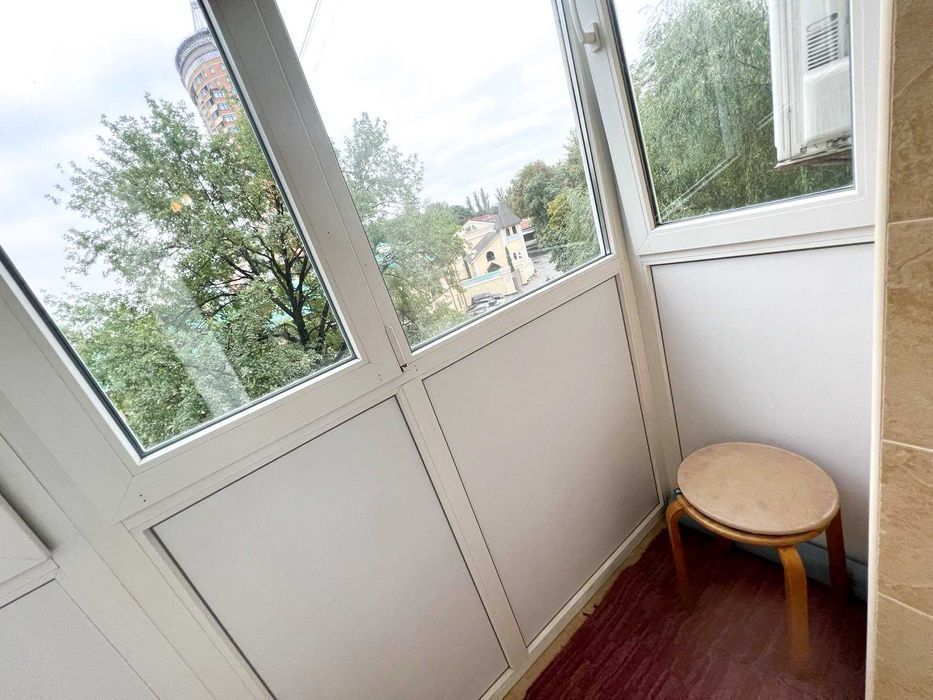 Бульвар Лесі Українки 28, 1к, метро Печерська 3 хв, подобово/погодинно