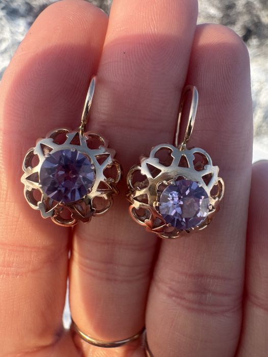 Золотые серьги с александритом