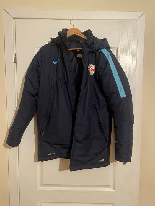 Курточка Найк ред бул