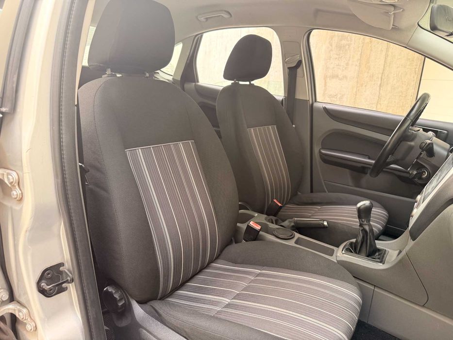Ford Focus 1.6 Trend - Desde 70€/mês