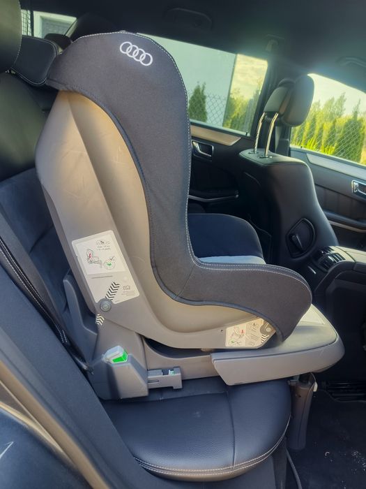 Fotelik samochodowy Audi 9-18kg Takata + baza  ISOFIX
