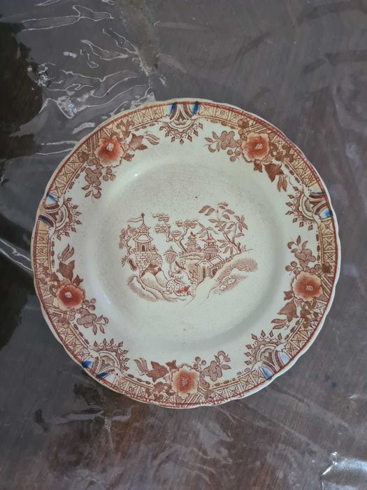 Conjunto de 20 pratos em louça antigos