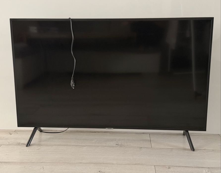 Samsung 49” 4K UHD Smart TV UE49NU7102 - sprawny, pionowy pas