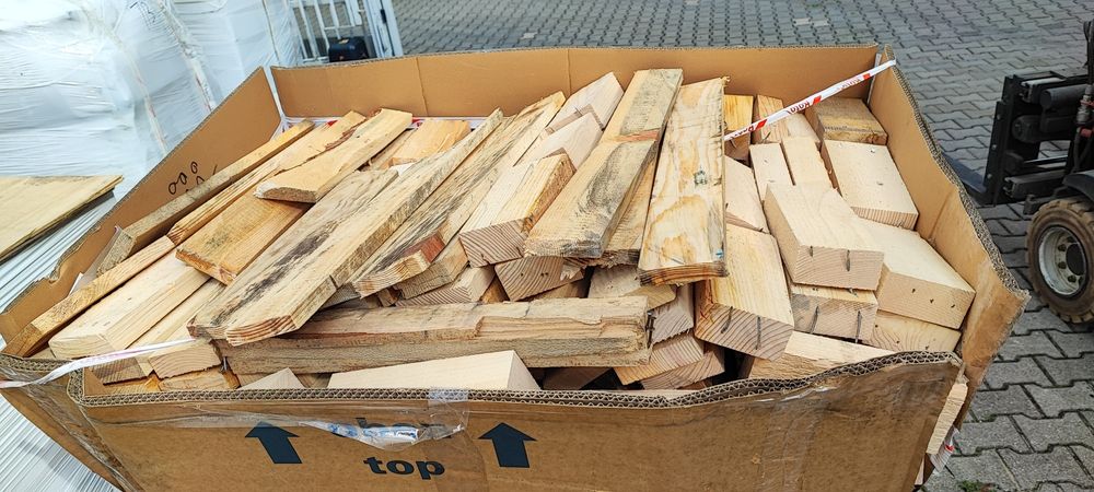 Drzewo opałowe sosna suche.