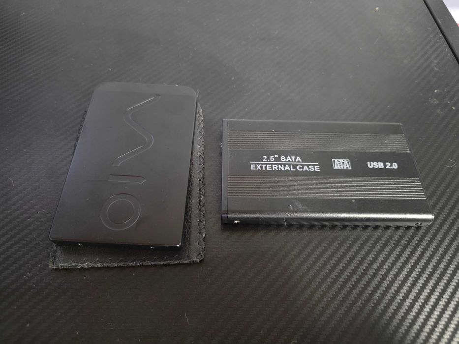 2 obudowy zewnętrzne (kieszenie) na dyski twarde 2,5 cala SATA