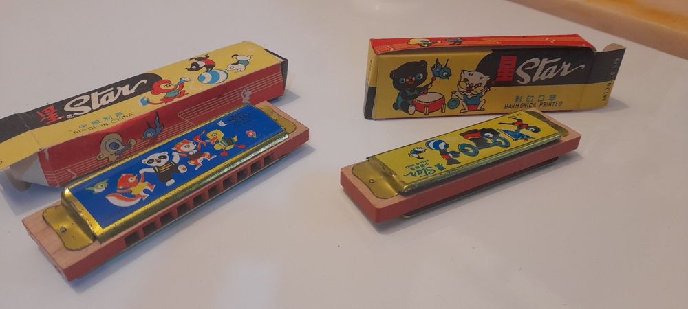 Brinquedo lote 2 harmonicas com caixa