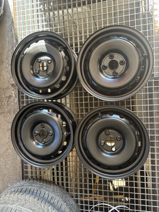 FS2 Komplet felg stalowych 15” 4x100 Hyundai Kia  bdb stan