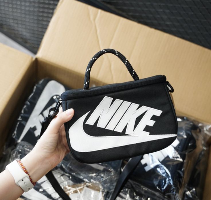 Месенджер Nike Міні сумка-бокс  3 л через плече Чорно-біла повсякденна